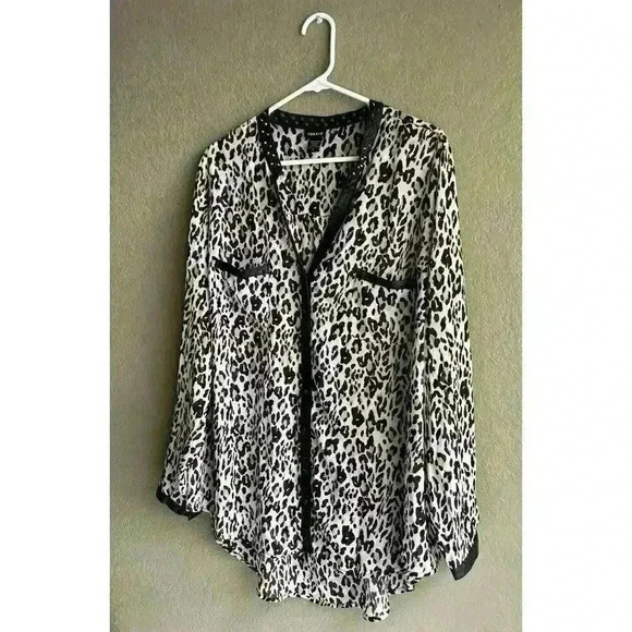 Torrid Animal Print Long Sleeve Semisheer Blouse Plus Size 3X - Picture 3 of 7